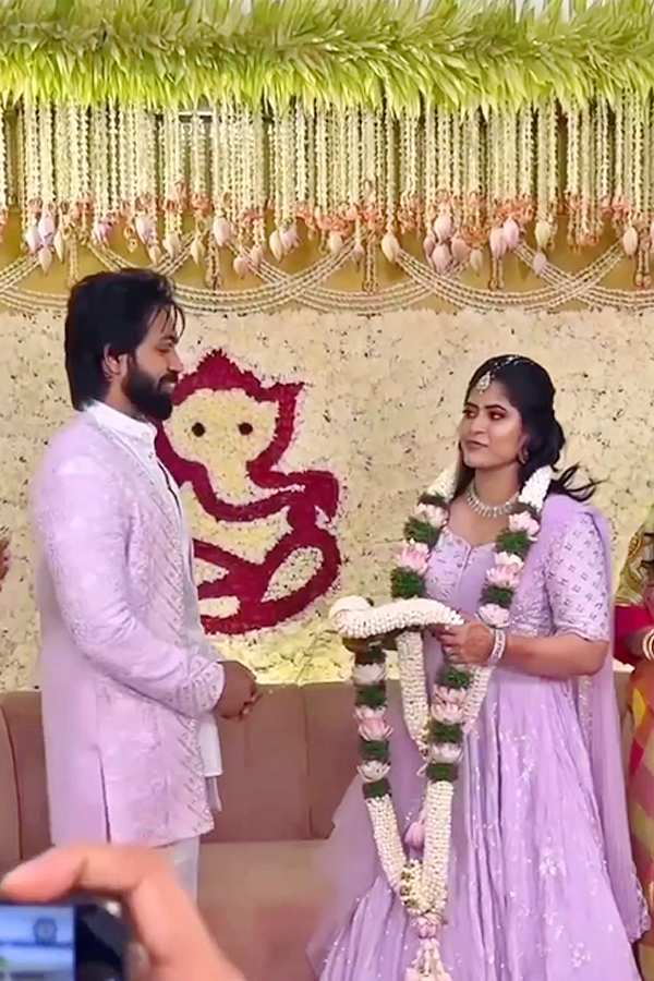 Bigg_20Boss_20Manus_20engagement_20PHotos_3.jpg 4