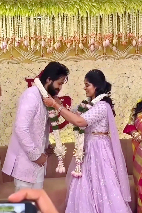 Bigg_20Boss_20Manus_20engagement_20PHotos_4.jpg 5