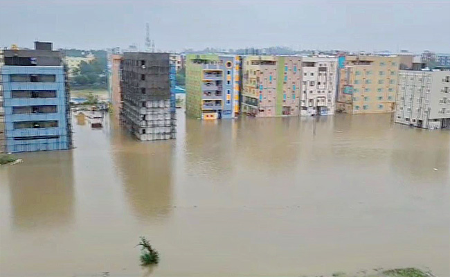 Apartments-Submerged-In-Flood-Water--1.jpg