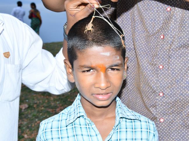 Devotees_20offer_20scorpions_20to_20Deity_20at_20Kodumur_20temple_20in_20Kurnool-10.jpg 8