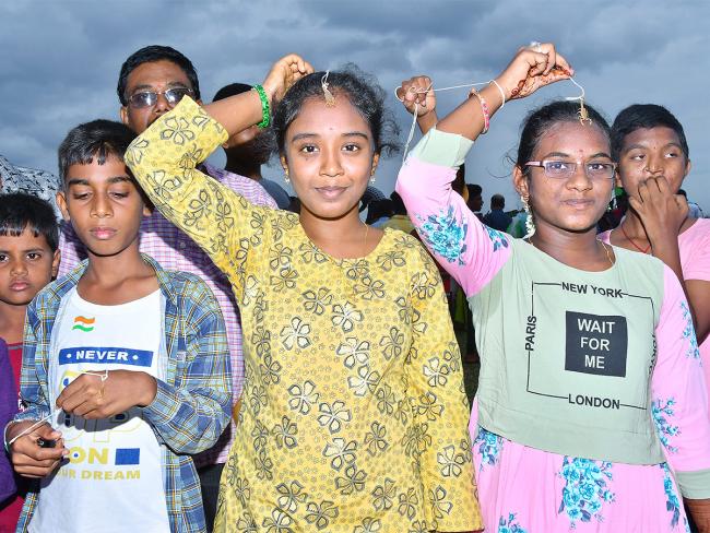 Devotees_20offer_20scorpions_20to_20Deity_20at_20Kodumur_20temple_20in_20Kurnool-15.jpg 13
