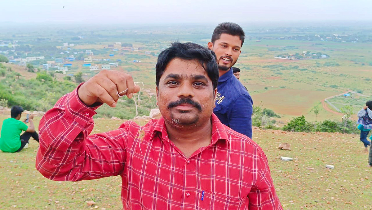 Devotees_20offer_20scorpions_20to_20Deity_20at_20Kodumur_20temple_20in_20Kurnool-7.jpg 5