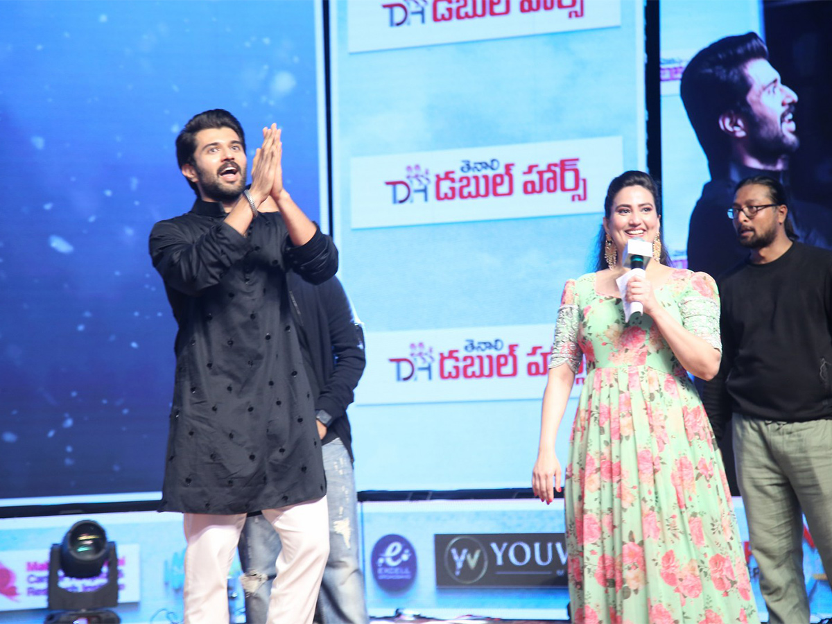Kushi_20Movie_20Success_20Meet_20at_20Vizag-1.jpg 1