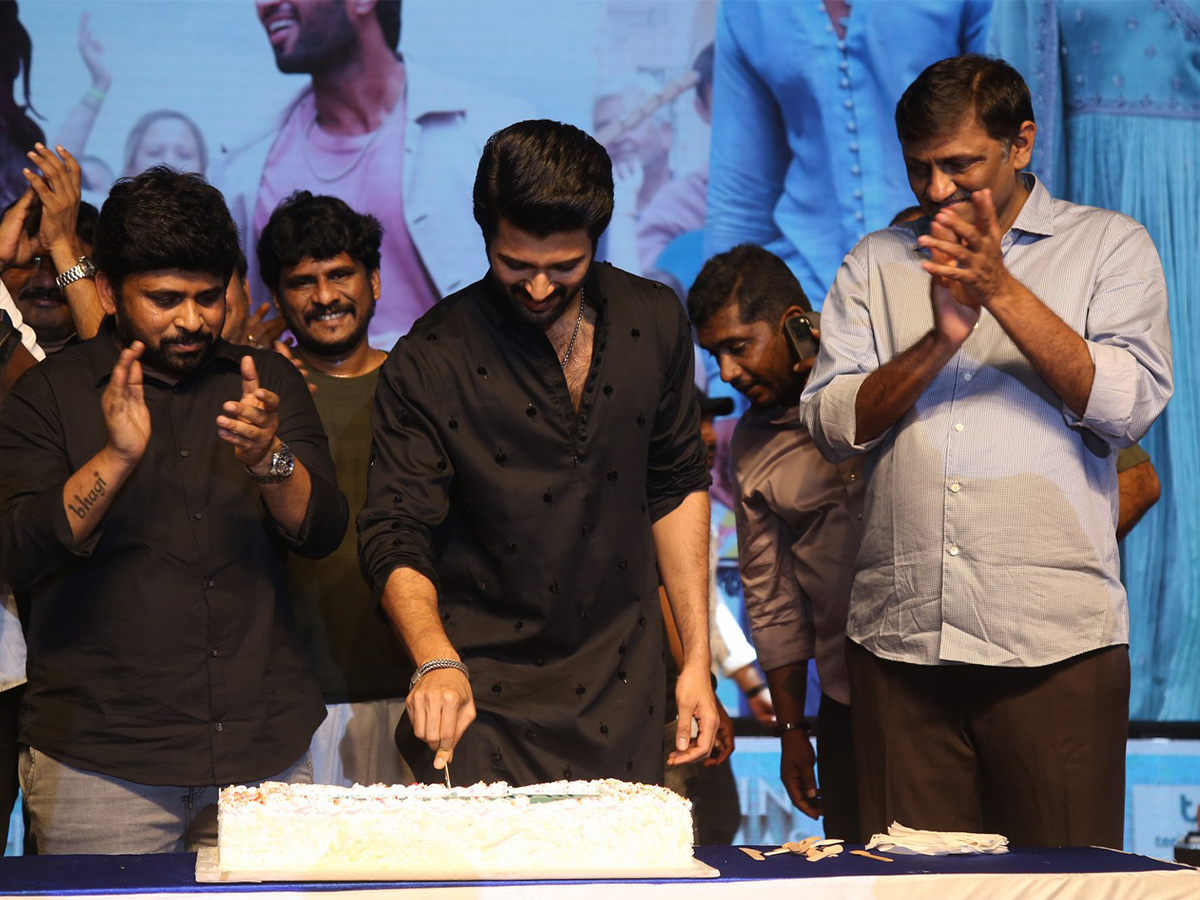 Kushi_20Movie_20Success_20Meet_20at_20Vizag-11.jpg 11