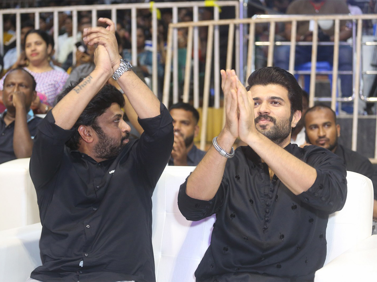 Kushi_20Movie_20Success_20Meet_20at_20Vizag-12.jpg 12