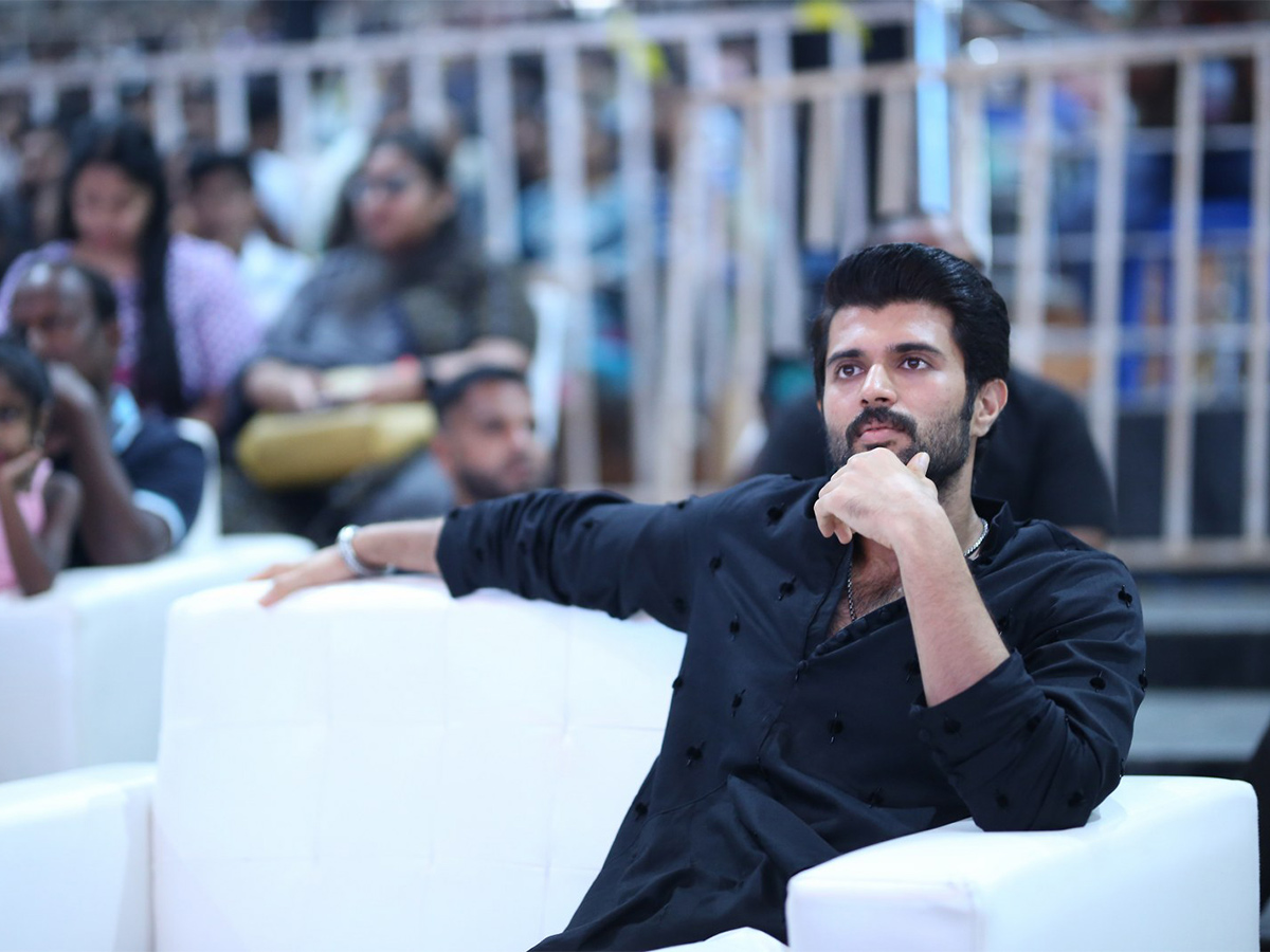 Kushi_20Movie_20Success_20Meet_20at_20Vizag-13.jpg 13