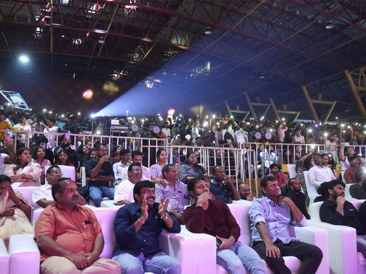 Kushi_20Movie_20Success_20Meet_20at_20Vizag-15.jpg 15