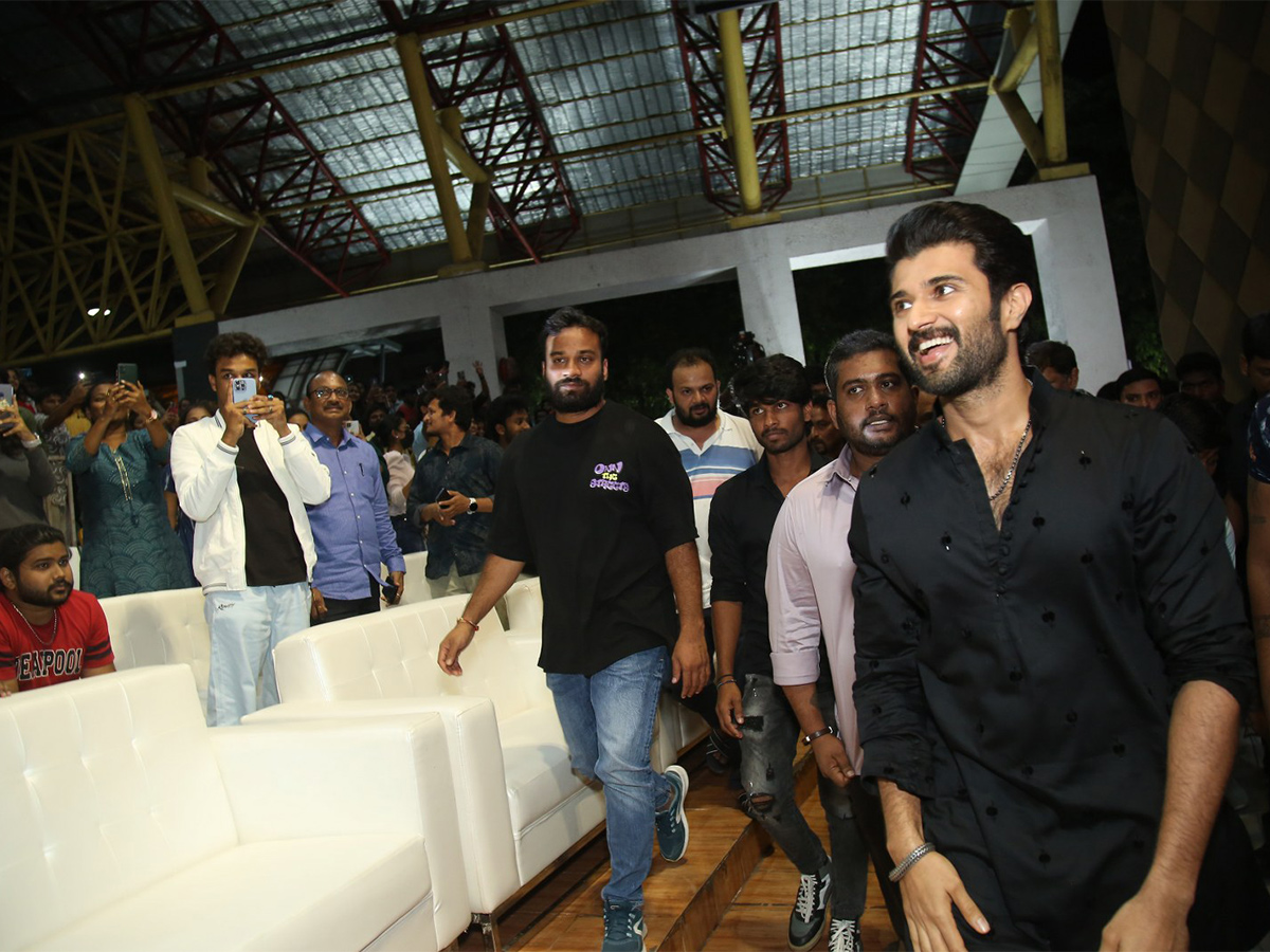 Kushi_20Movie_20Success_20Meet_20at_20Vizag-22.jpg 21