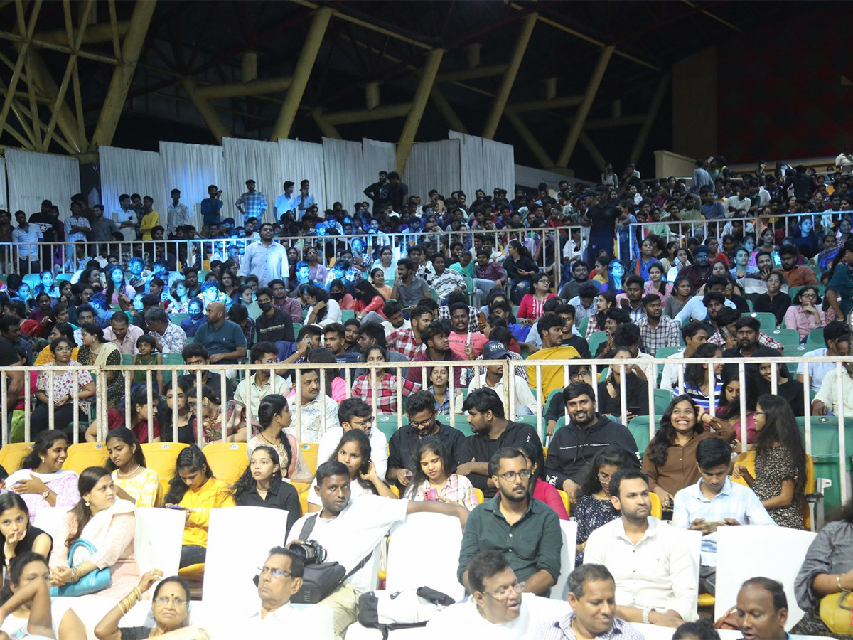 Kushi_20Movie_20Success_20Meet_20at_20Vizag-24.jpg 23