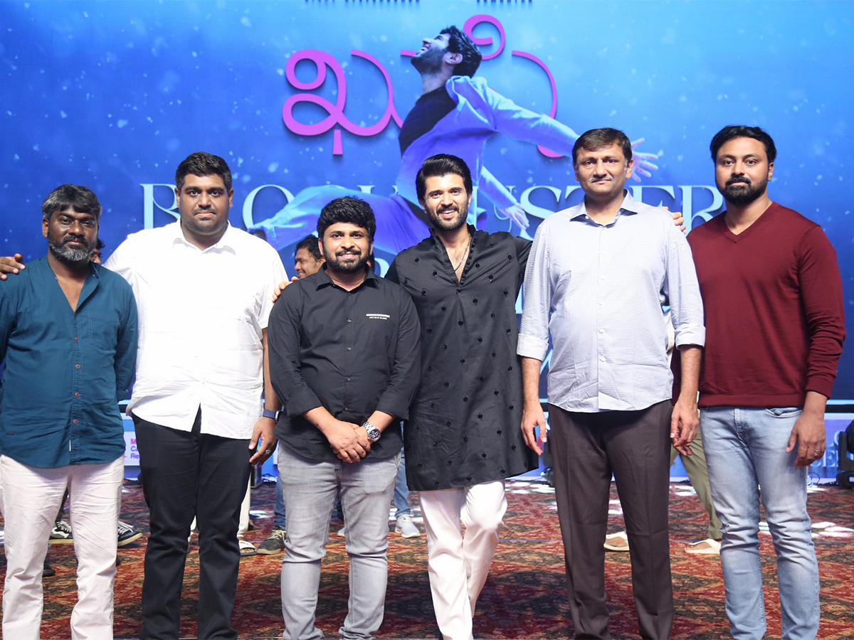 Kushi_20Movie_20Success_20Meet_20at_20Vizag-25.jpg 24