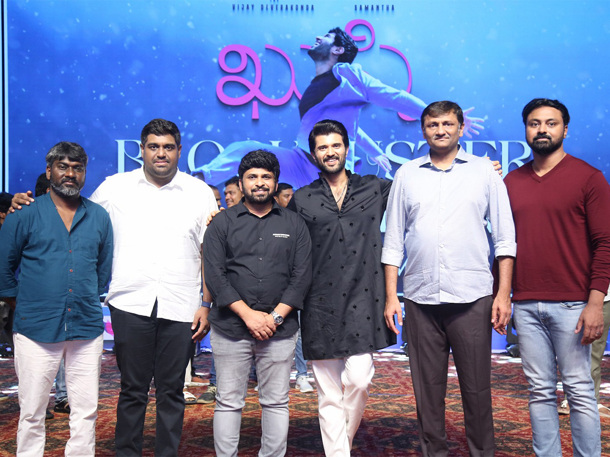 Kushi_20Movie_20Success_20Meet_20at_20Vizag-26.jpg 25