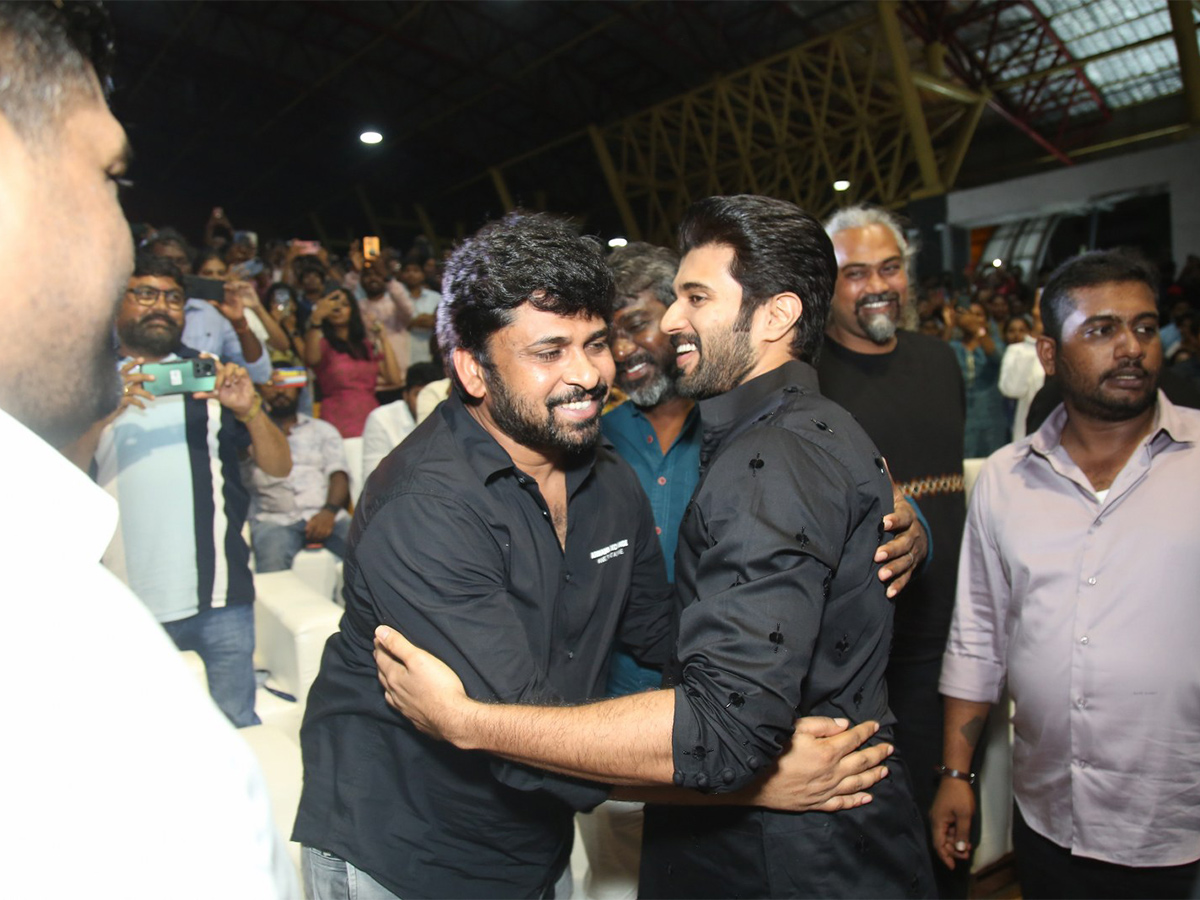 Kushi_20Movie_20Success_20Meet_20at_20Vizag-29.jpg 27