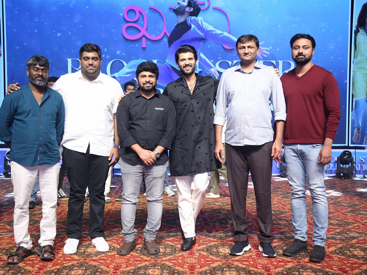 Kushi_20Movie_20Success_20Meet_20at_20Vizag-35.jpg 33