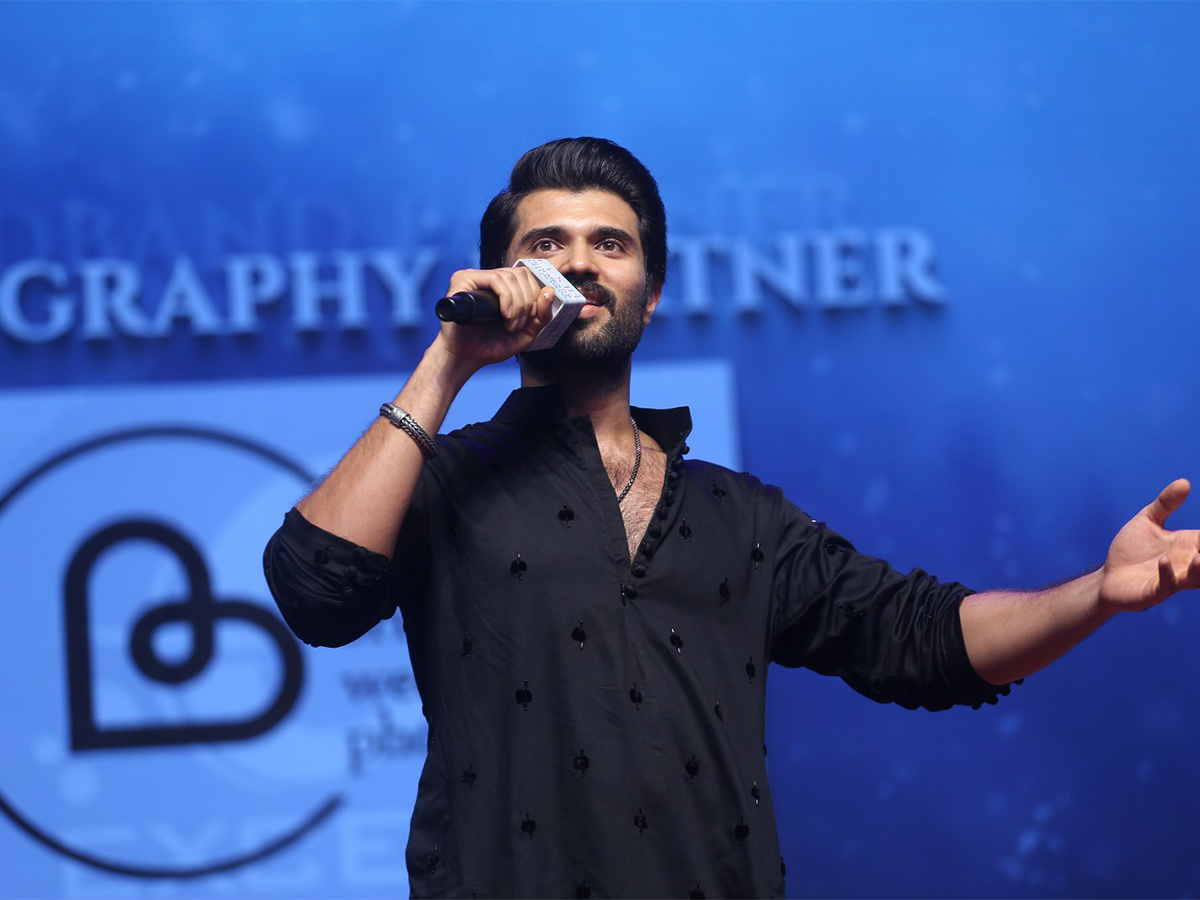 Kushi_20Movie_20Success_20Meet_20at_20Vizag-36.jpg 34