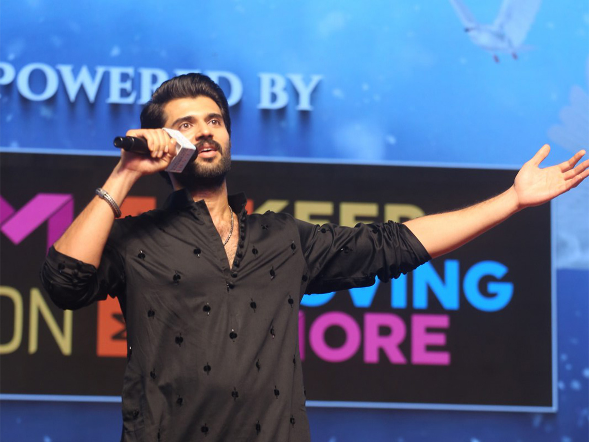 Kushi_20Movie_20Success_20Meet_20at_20Vizag-37.jpg 35