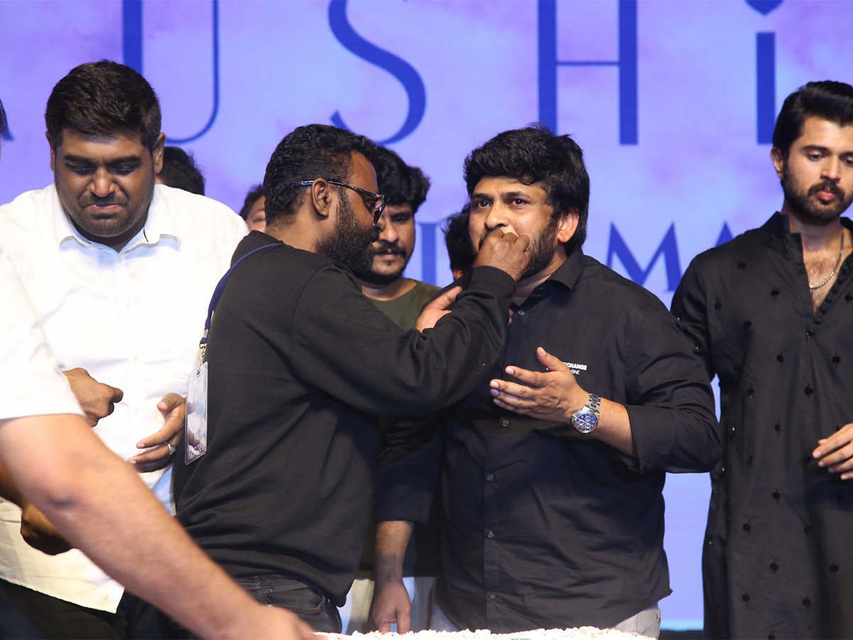 Kushi_20Movie_20Success_20Meet_20at_20Vizag-39.jpg 36