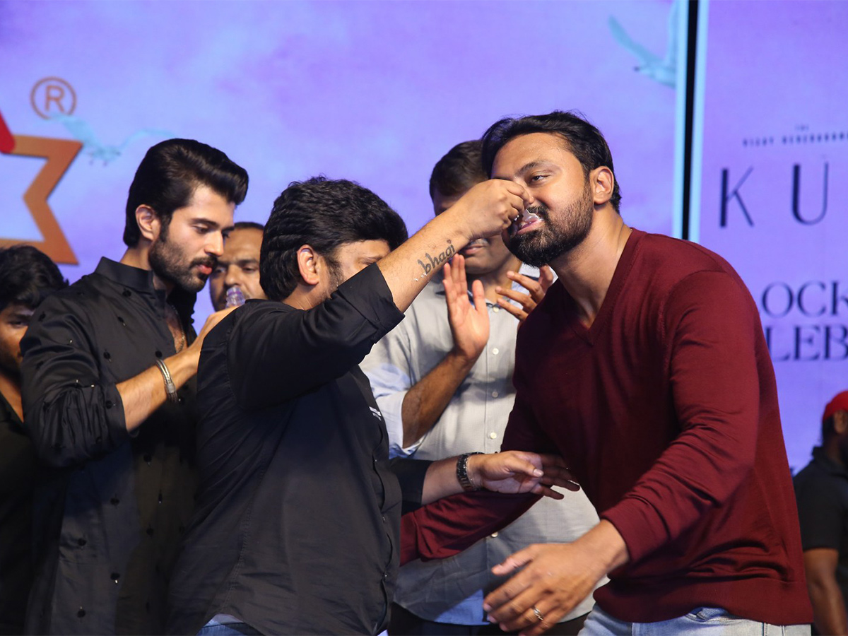 Kushi_20Movie_20Success_20Meet_20at_20Vizag-4.jpg 4