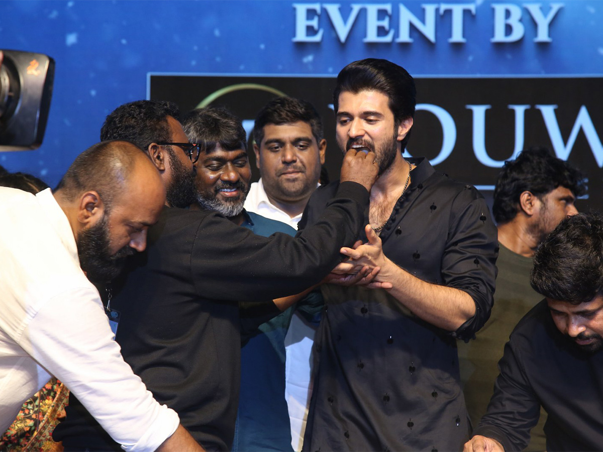 Kushi_20Movie_20Success_20Meet_20at_20Vizag-40.jpg 37