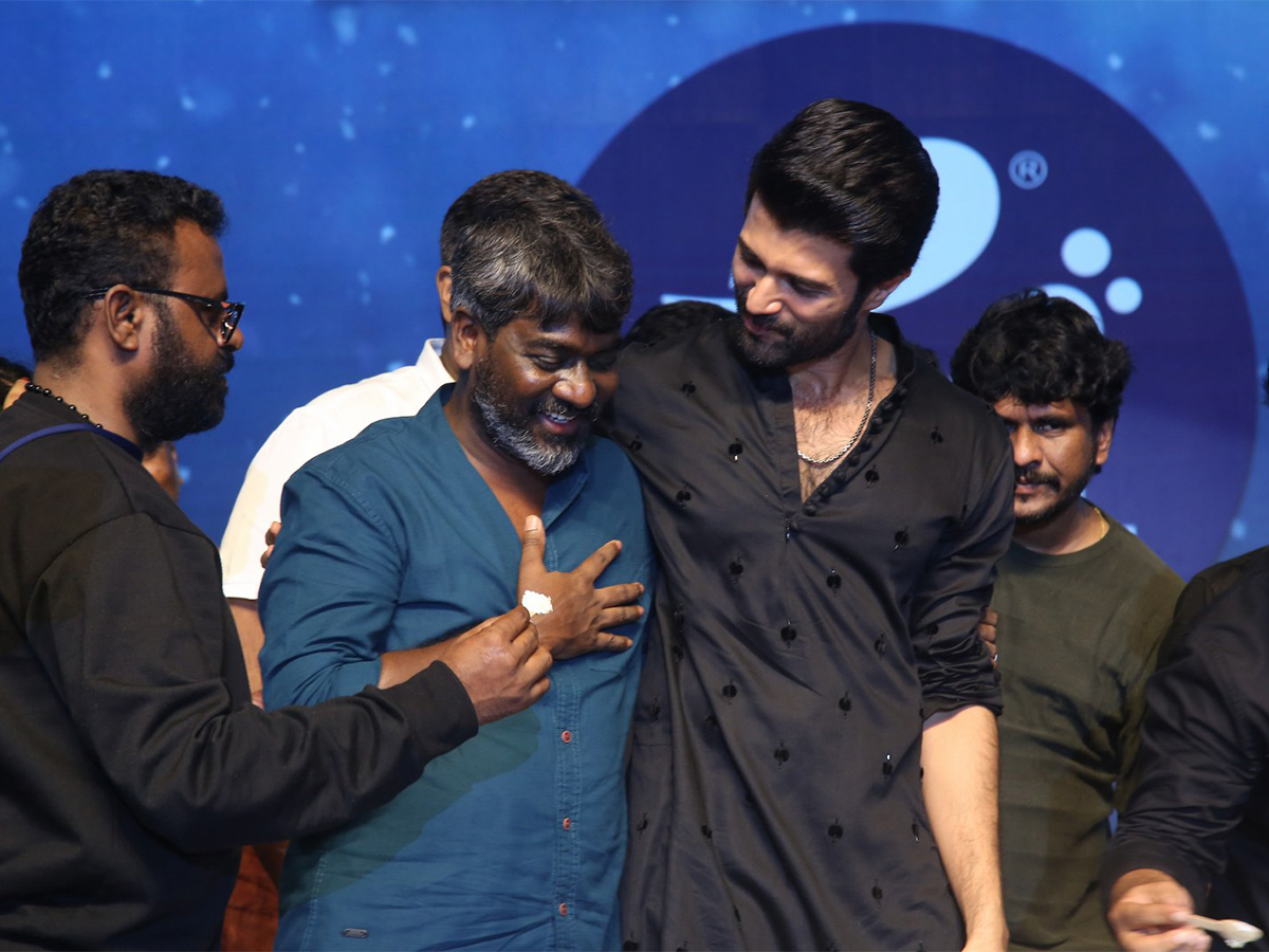 Kushi_20Movie_20Success_20Meet_20at_20Vizag-41.jpg 38