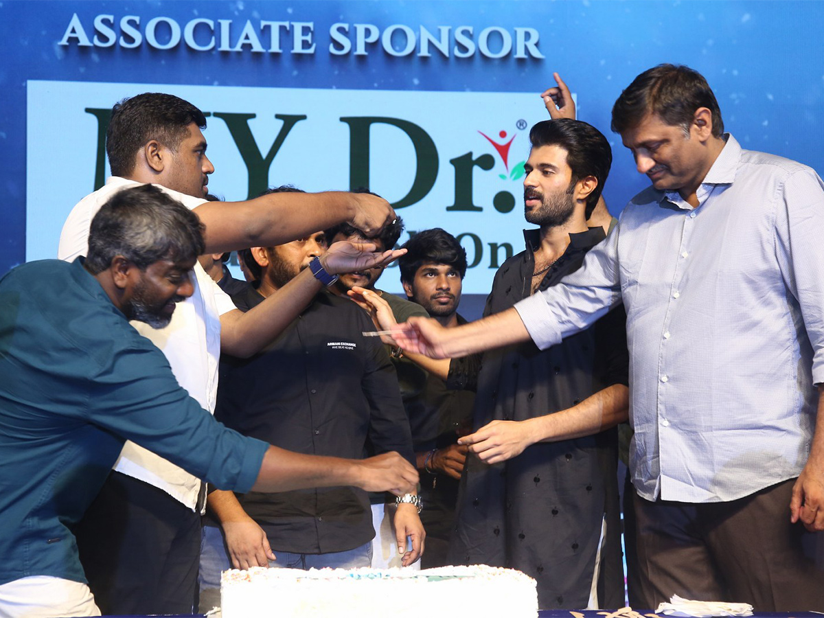 Kushi_20Movie_20Success_20Meet_20at_20Vizag-46.jpg 39
