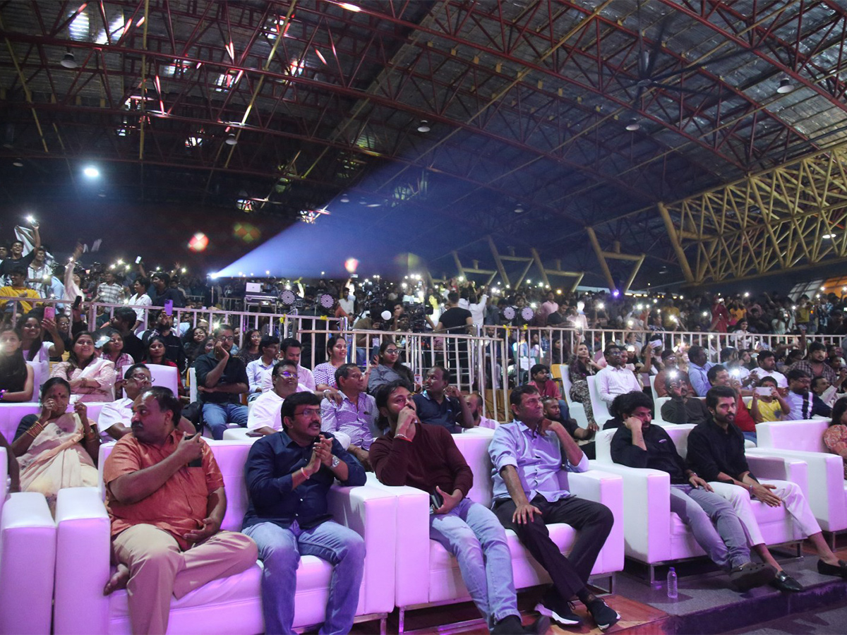 Kushi_20Movie_20Success_20Meet_20at_20Vizag-47.jpg 40