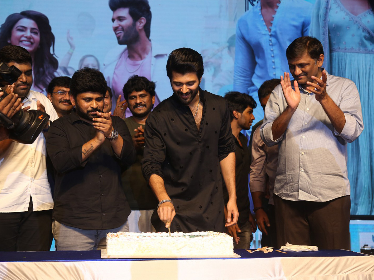 Kushi_20Movie_20Success_20Meet_20at_20Vizag-50.jpg 42
