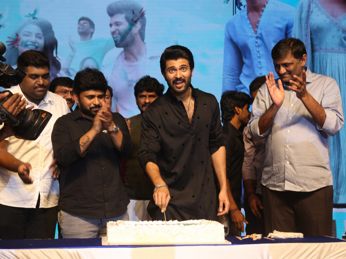 Kushi_20Movie_20Success_20Meet_20at_20Vizag-51.jpg 43