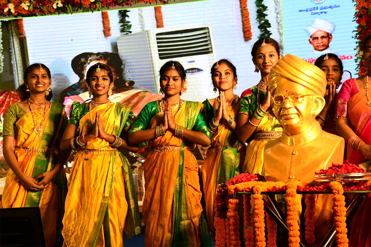 Teachers_20Day_20Celebration_20in_20Visakhapatnam_20Photos-14.jpg 13