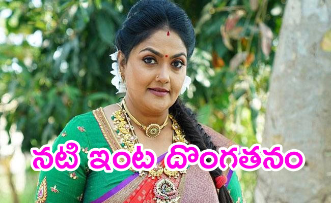 Actress-Nirosha-Lodges.jpg