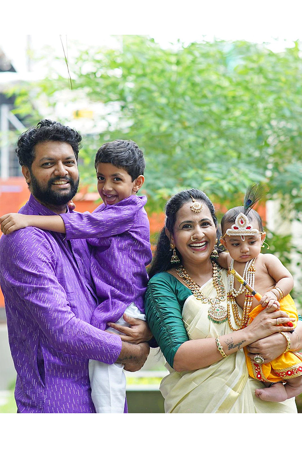 Anchor_20Lasya_20Second_20Son_20Dressed_20Up_20As_20Little_20Krishna_20Photos_6.jpg 7