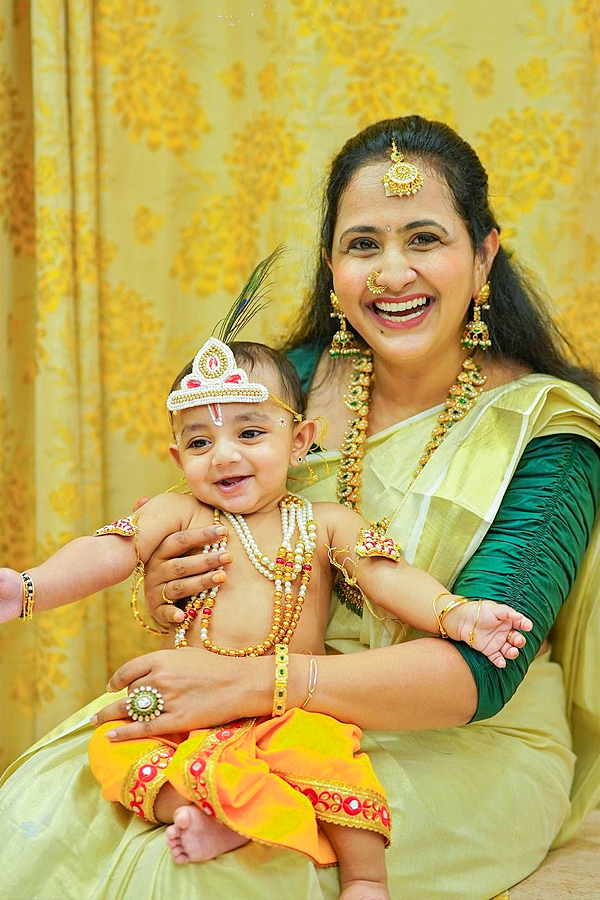 Anchor_20Lasya_20Second_20Son_20Dressed_20Up_20As_20Little_20Krishna_20Photos_9.jpg 10
