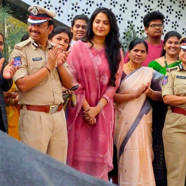 Miss_20Shetty_20Mr_20Polishetty_20Actress_20Anushka_20Shetty_20Rare_20and_20Unseen_20Photos-26.jpg 26