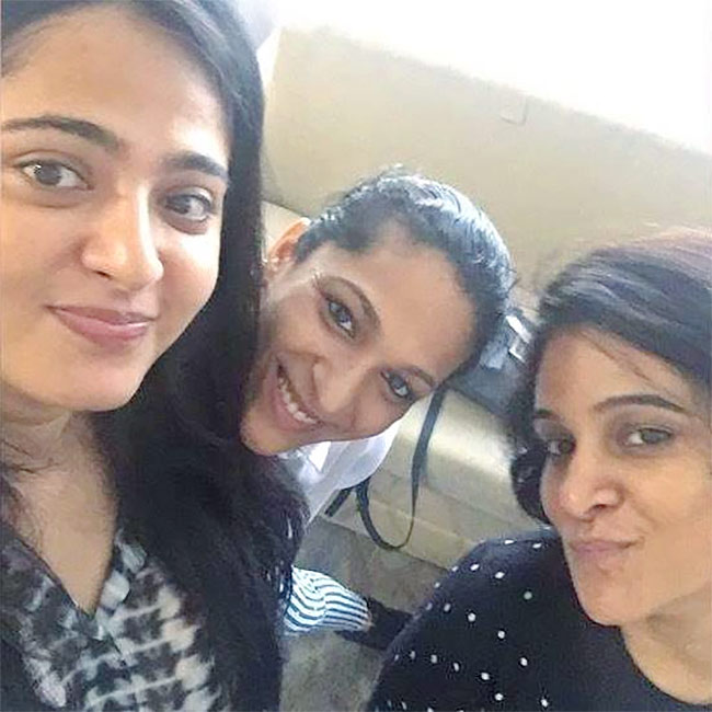 Miss_20Shetty_20Mr_20Polishetty_20Actress_20Anushka_20Shetty_20Rare_20and_20Unseen_20Photos-40.jpg 38