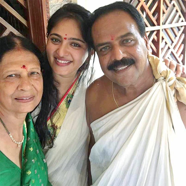 Miss_20Shetty_20Mr_20Polishetty_20Actress_20Anushka_20Shetty_20Rare_20and_20Unseen_20Photos-5.jpg 5