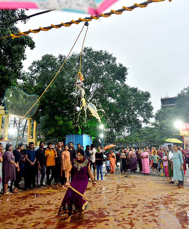 Sri_20Krishnashtami_20Celebrations_20Telugu_20States-11.jpg 12