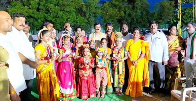 Sri_20Krishnashtami_20Celebrations_20Telugu_20States-13.jpg 14