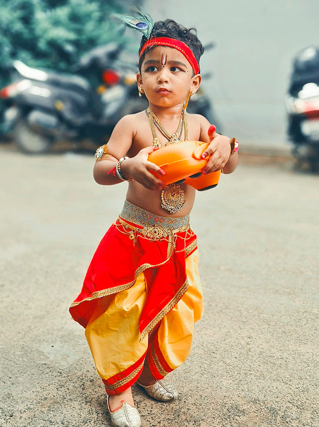 Sri_20Krishnashtami_20Celebrations_20Telugu_20States-14.jpg 15