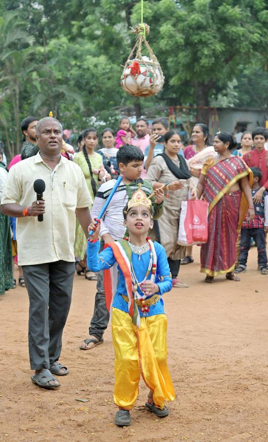 Sri_20Krishnashtami_20Celebrations_20Telugu_20States-18.jpg 19
