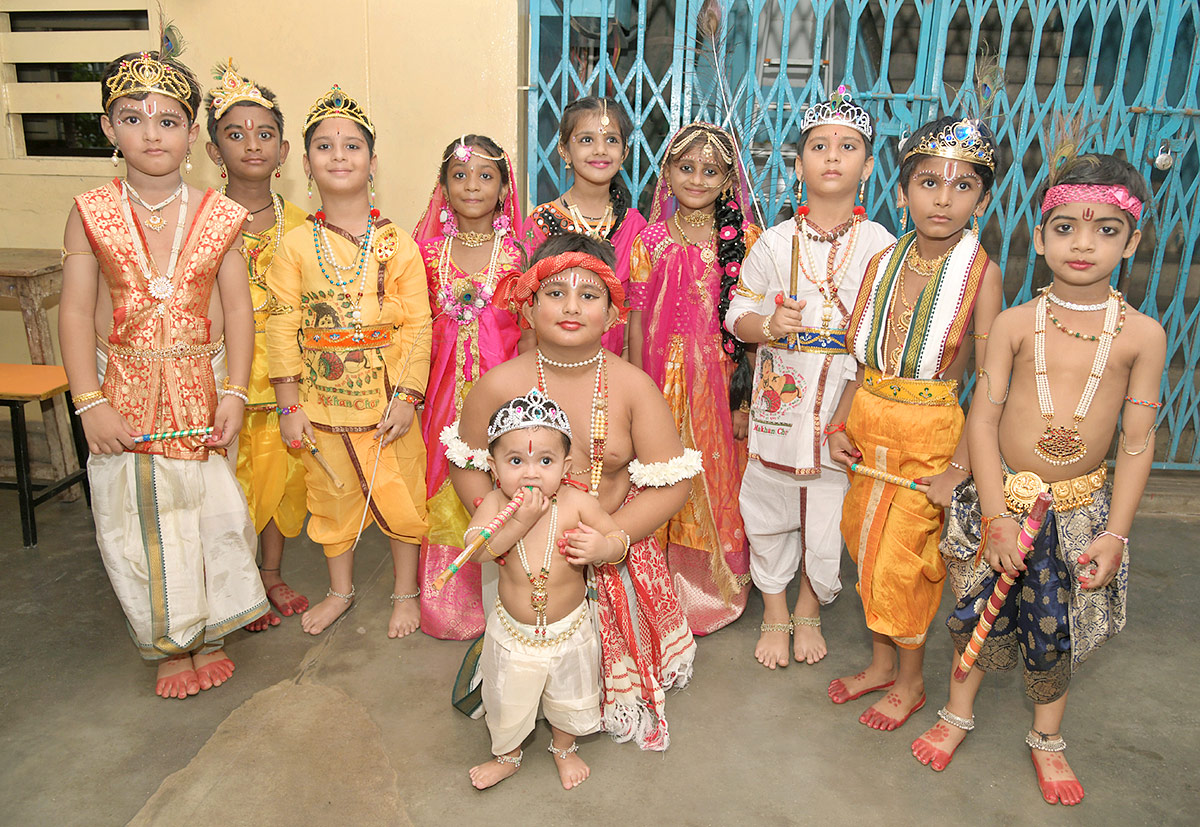 Sri_20Krishnashtami_20Celebrations_20Telugu_20States-3.jpg 4