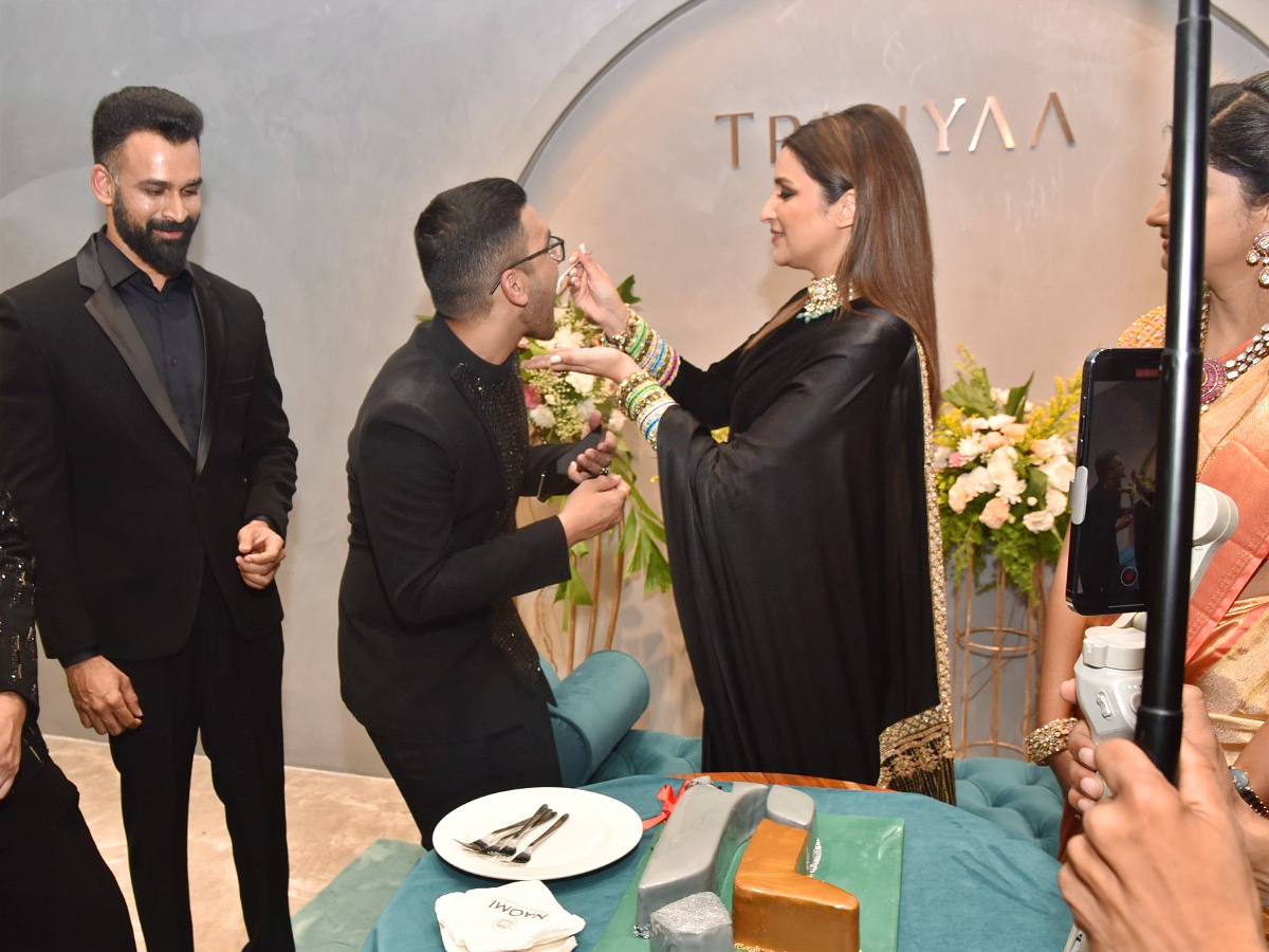 Actress_20Parineeti_20Chopra_20Launches_20Jewellery_20Store_20in_20Hyderabad_20Photos_10.jpg 11