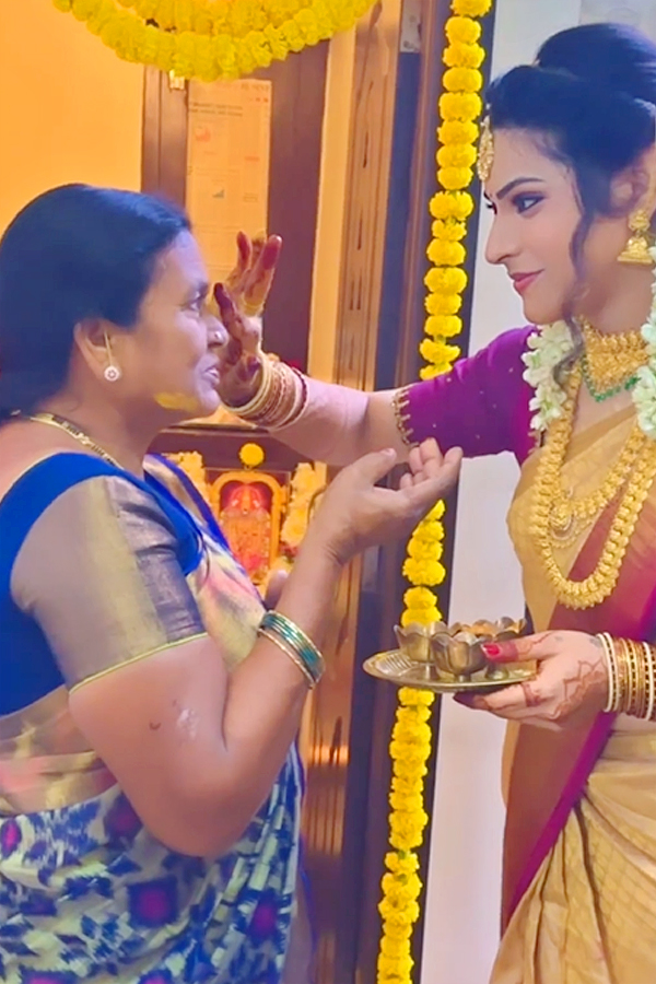 Bigg_20Boss_20contestant_20Priyanka_20Singh_20participated_20in_20Varalakshmi_20Puja_20Photos_10.jpg 11