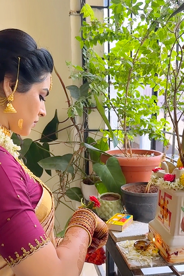 Bigg_20Boss_20contestant_20Priyanka_20Singh_20participated_20in_20Varalakshmi_20Puja_20Photos_9.jpg 10