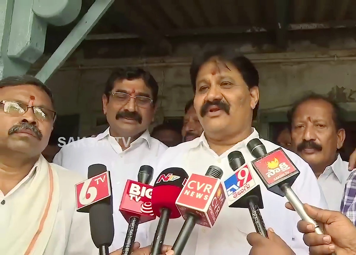 Proddatur_20MLA_20Rachamallu_20Siva_20Prasad_20Reddy_20Daughter_20Love_20Marriage-11.jpg 11