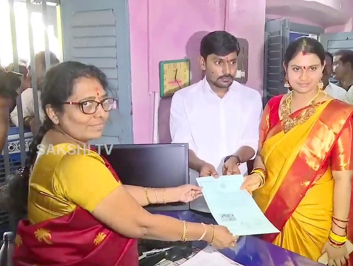 Proddatur_20MLA_20Rachamallu_20Siva_20Prasad_20Reddy_20Daughter_20Love_20Marriage-12.jpg 12