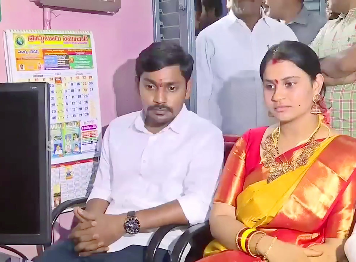 Proddatur_20MLA_20Rachamallu_20Siva_20Prasad_20Reddy_20Daughter_20Love_20Marriage-16.jpg 15