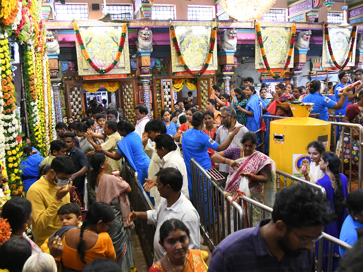 Sravana_20Masam_202023_20Vijayawada_20Kanaka_20Durga_20Temple-15.jpg 13