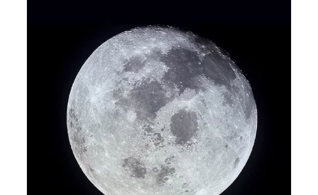 _2Cmoon.jpg