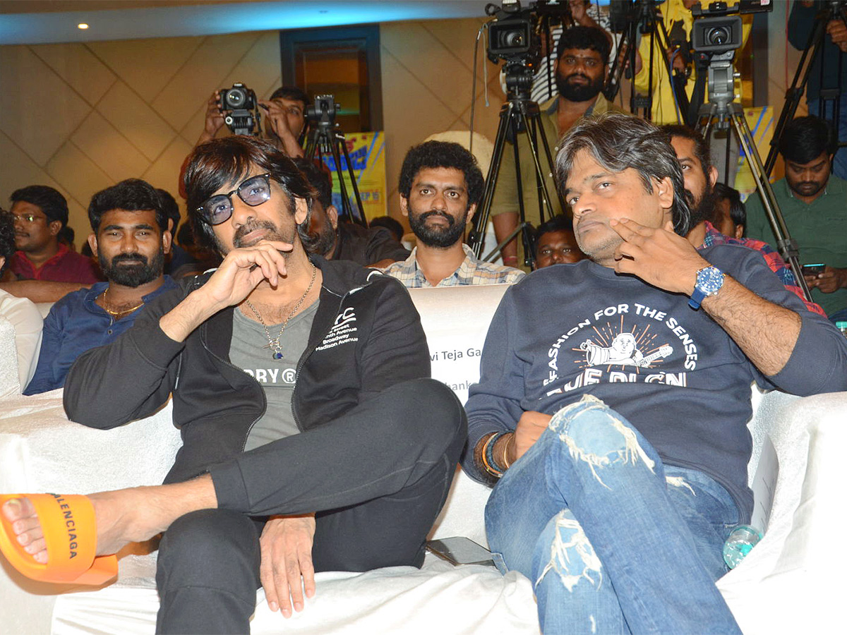 Changure_20Bangaru_20Raja_20Pre_20Release_20Event_20Photos-23.jpg 23