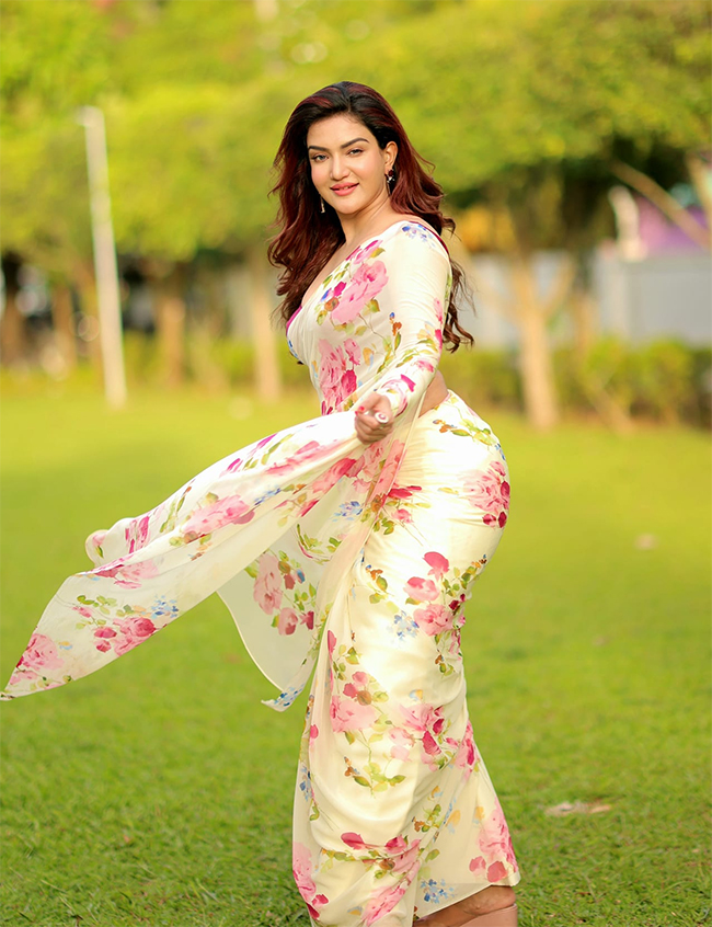 actress_20honey_20rose_20new_20photos_20-11.jpg 10