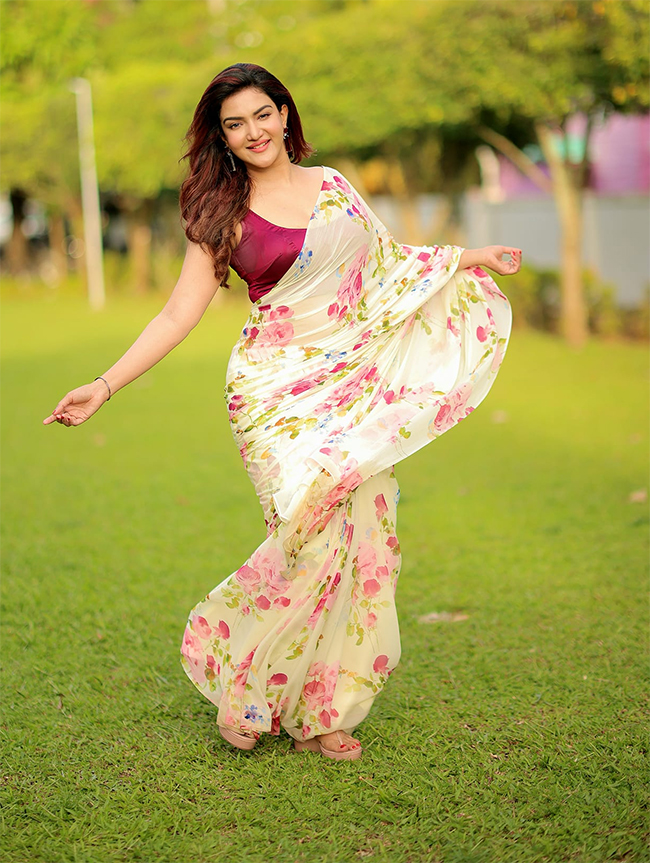 actress_20honey_20rose_20new_20photos_20-13.jpg 12